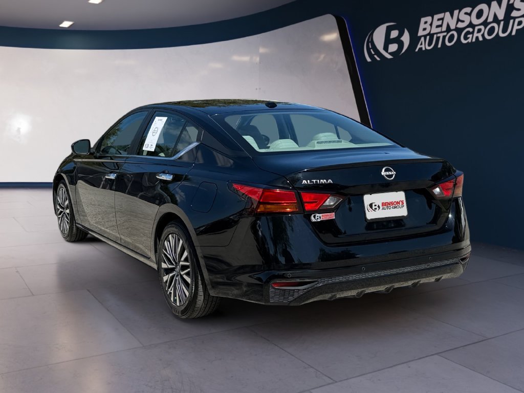 Used 2025 Black Nissan 2.5 SV image 3