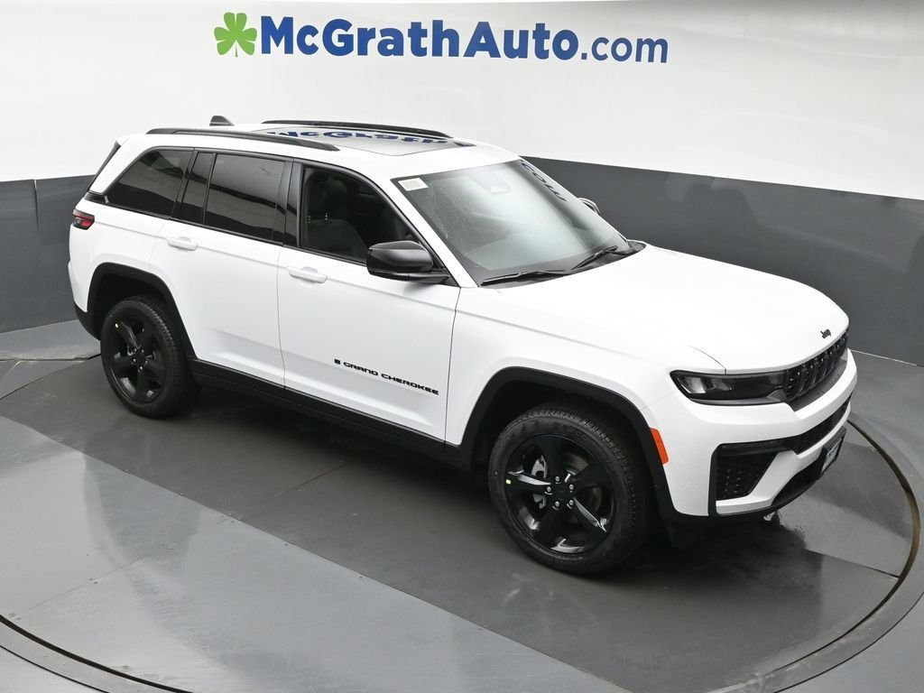 New 2026 Bright White Clear-Coat Exterior Paint Jeep Limited image 3