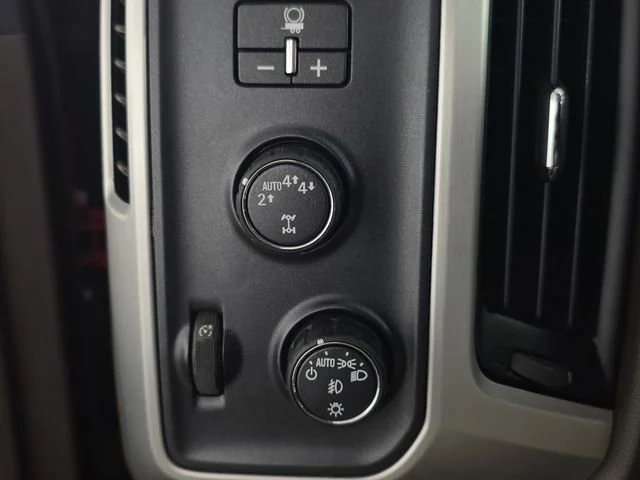 Used 2018 CARDINAL RED GMC SLT image 17