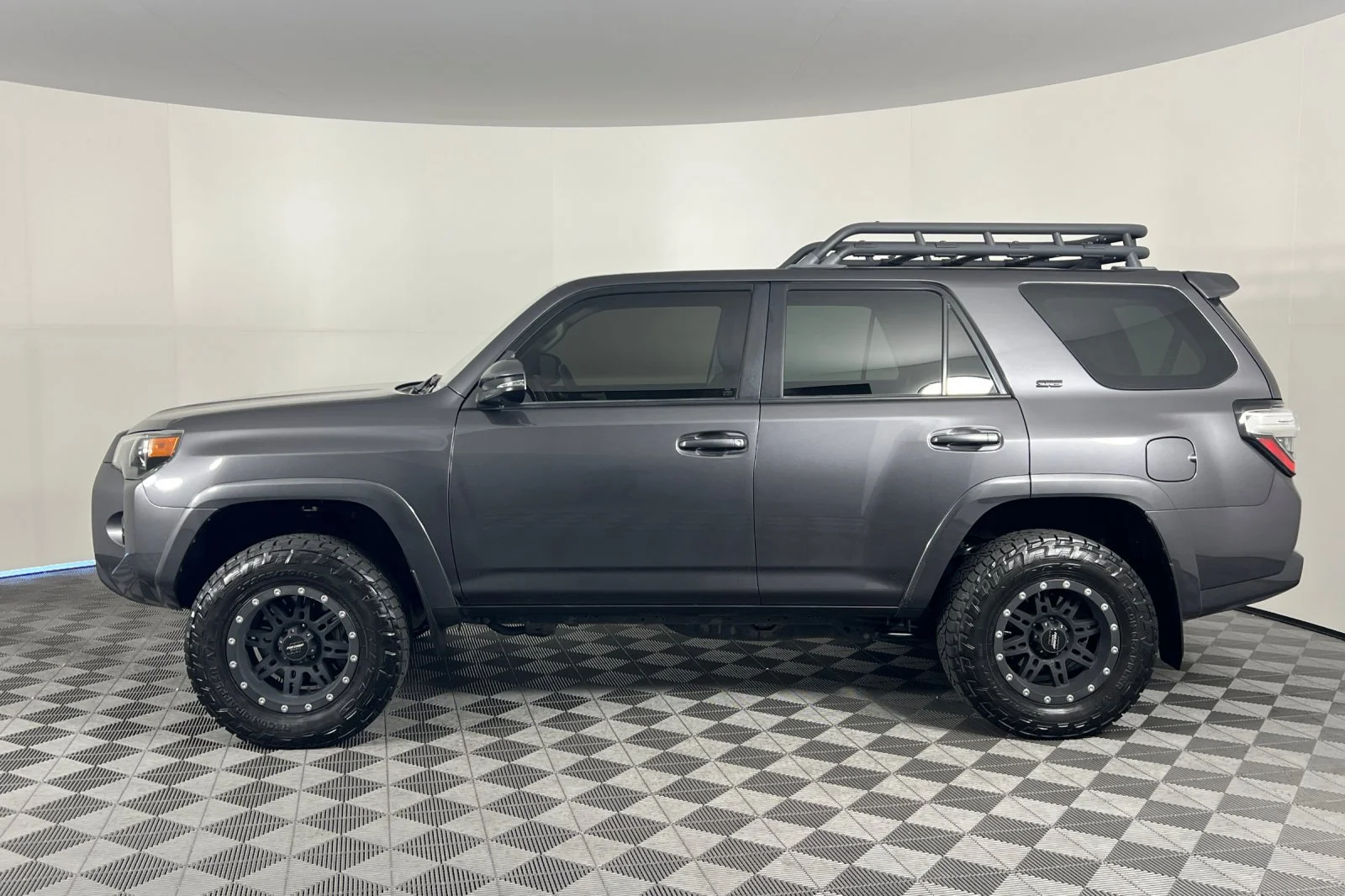 Used 2022 Magnetic Gray Metallic Toyota SR5 Premium image 6