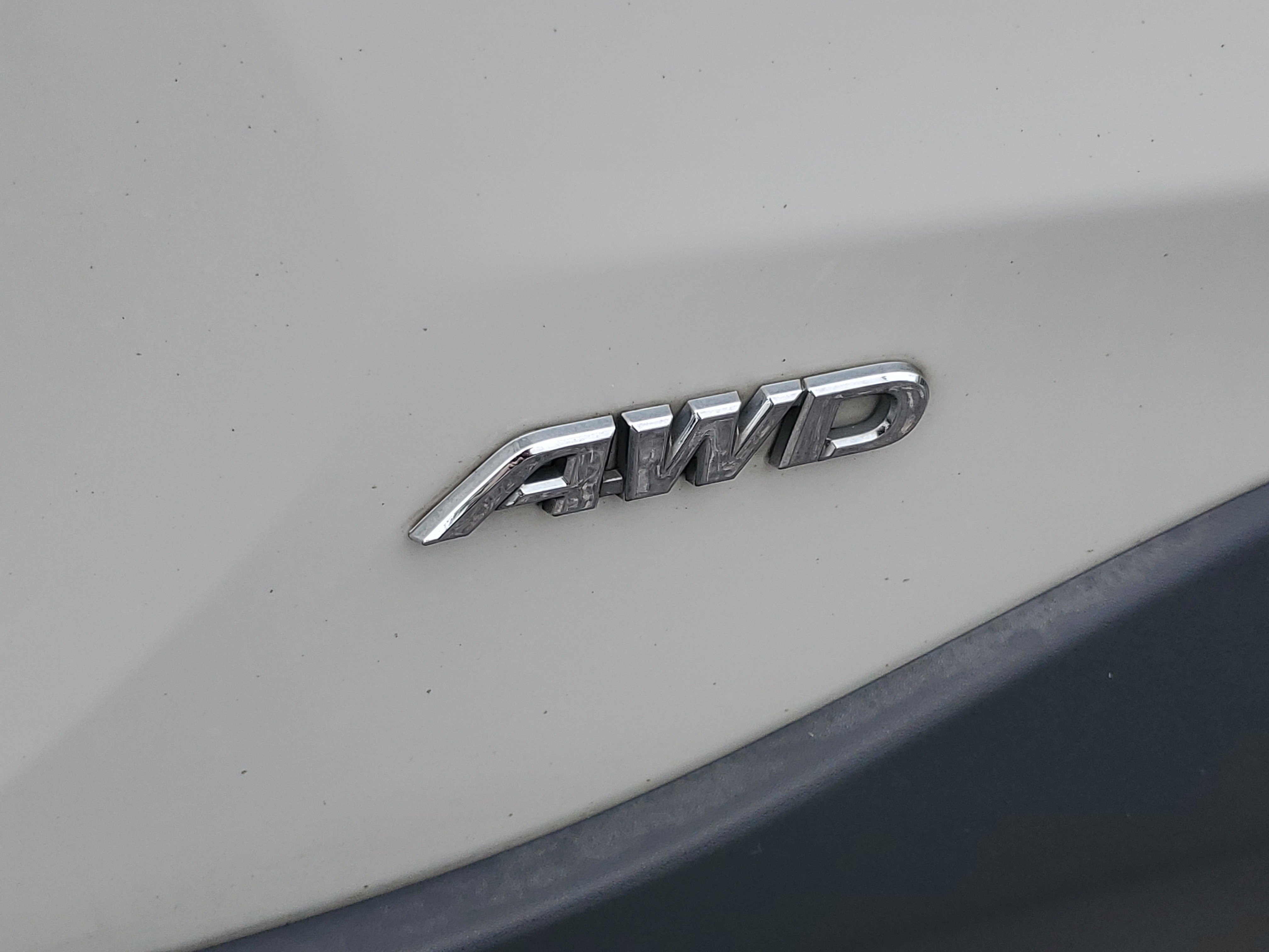 Used 2020 Blizzard Pearl Toyota Hybrid Limited image 8