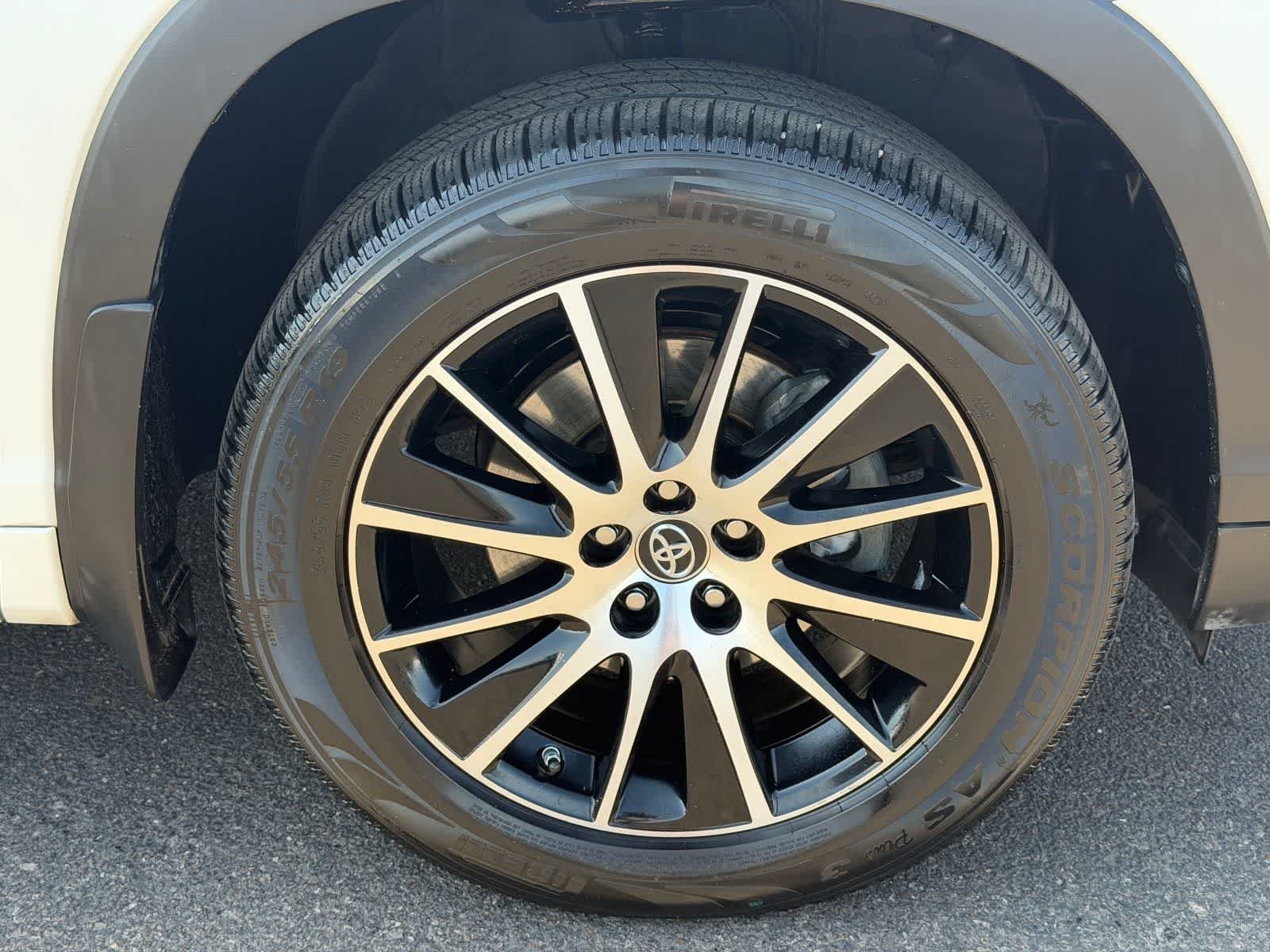 Used 2018 Blizzard Pearl Toyota SE image 9