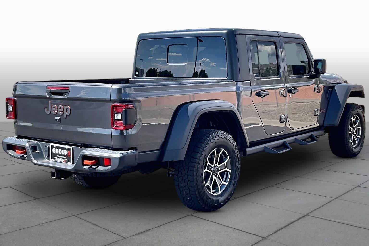 Used 2025 Granite Crystal Metallic Clearcoat Jeep Mojave image 12