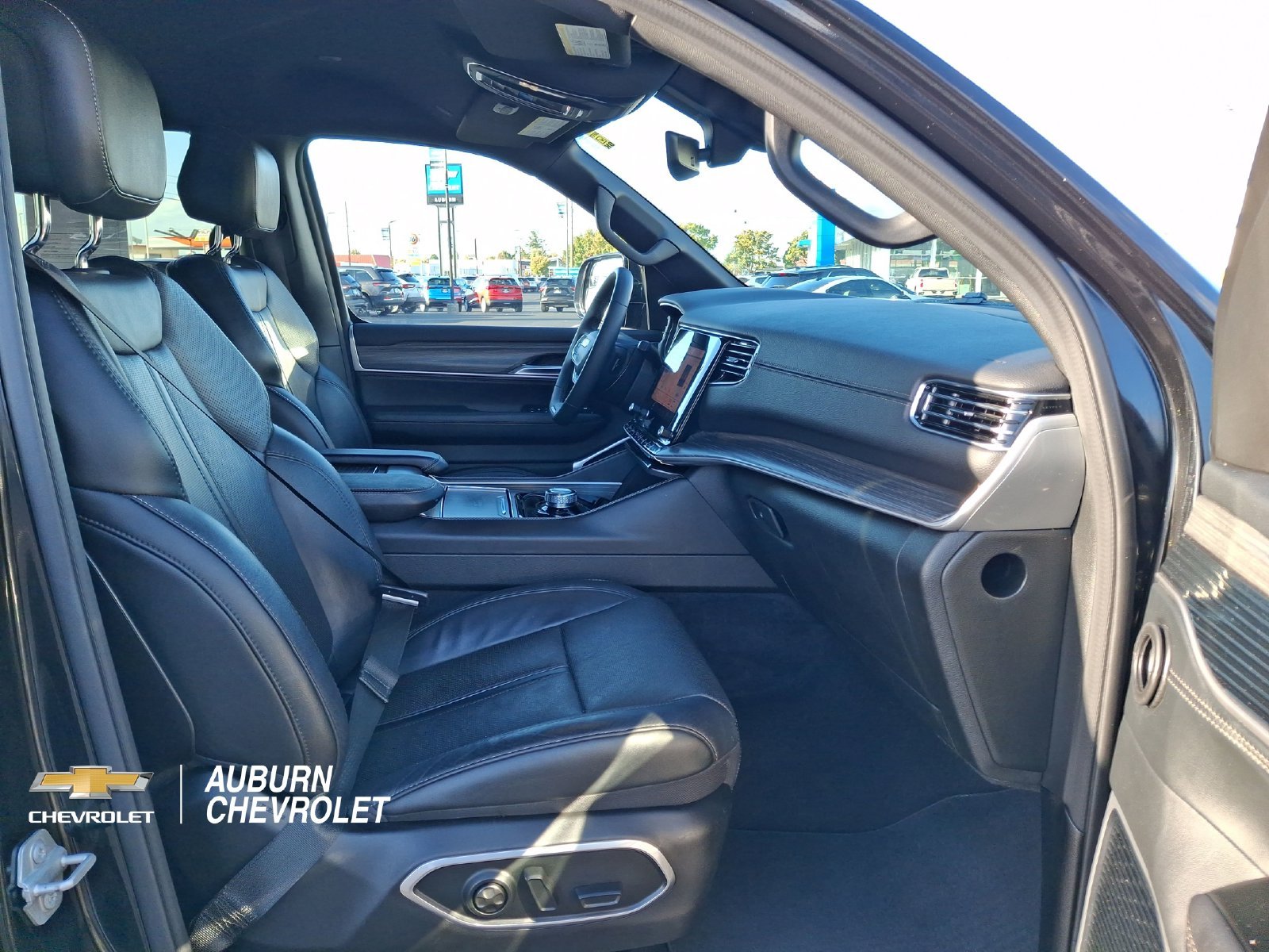 2024 Jeep Wagoneer L Series II - Photo 24