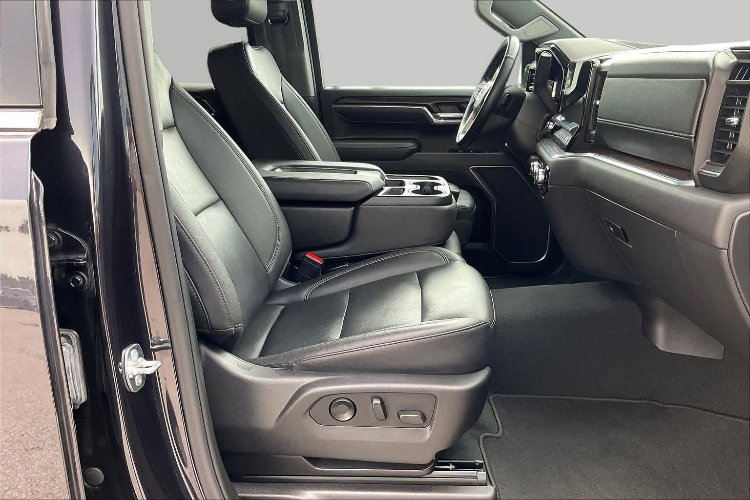 Used 2025 Titanium Rush Metallic GMC SLT image 9