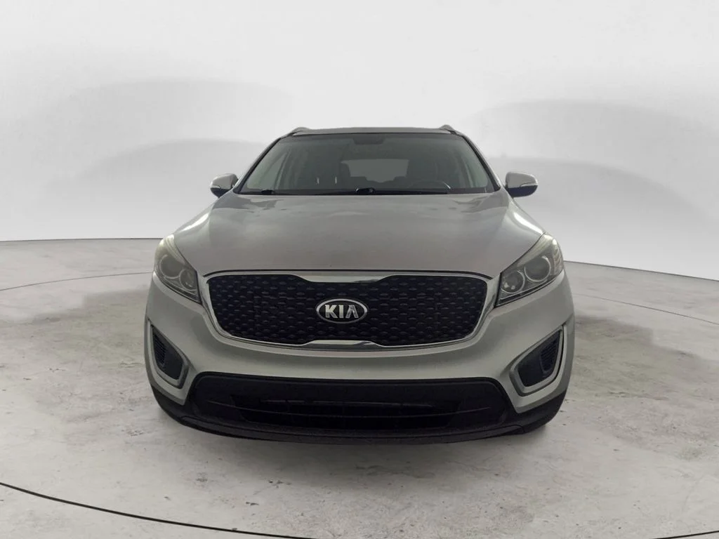 Used 2016 Silver Kia LX image 8