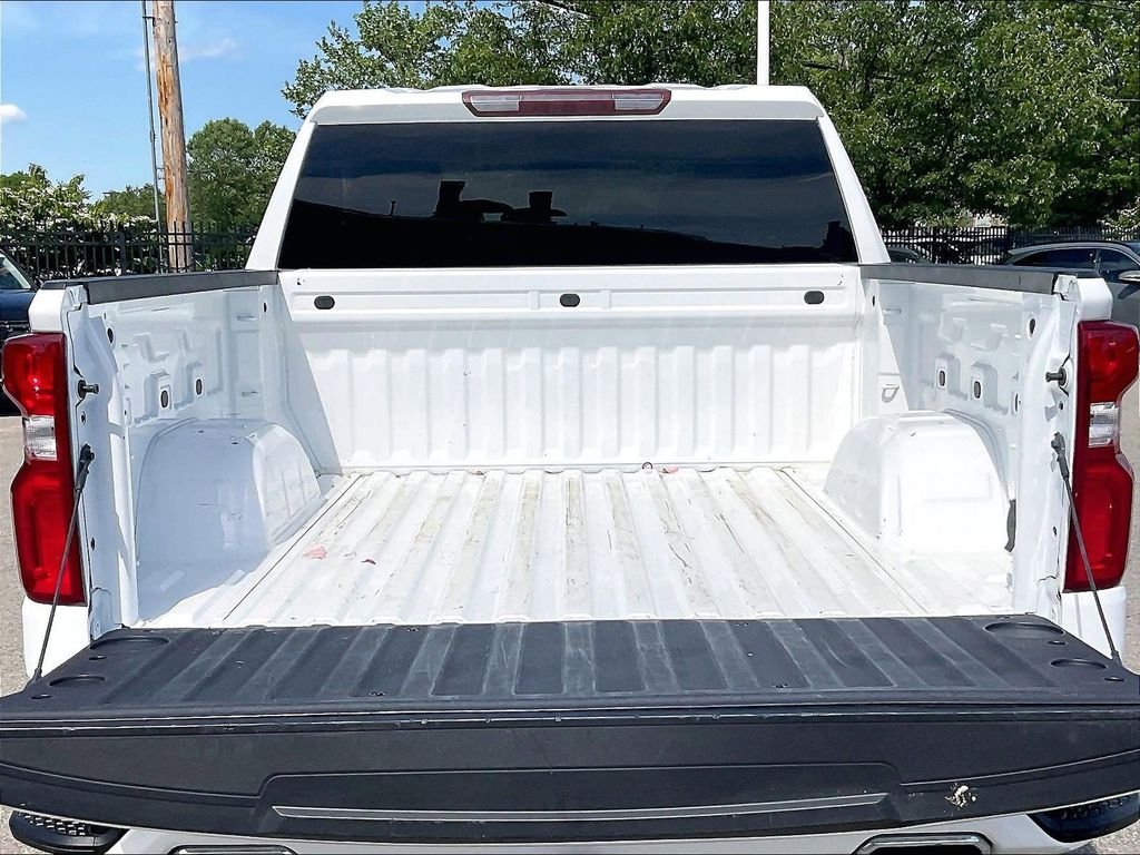 Used 2022 White Chevrolet RST image 31