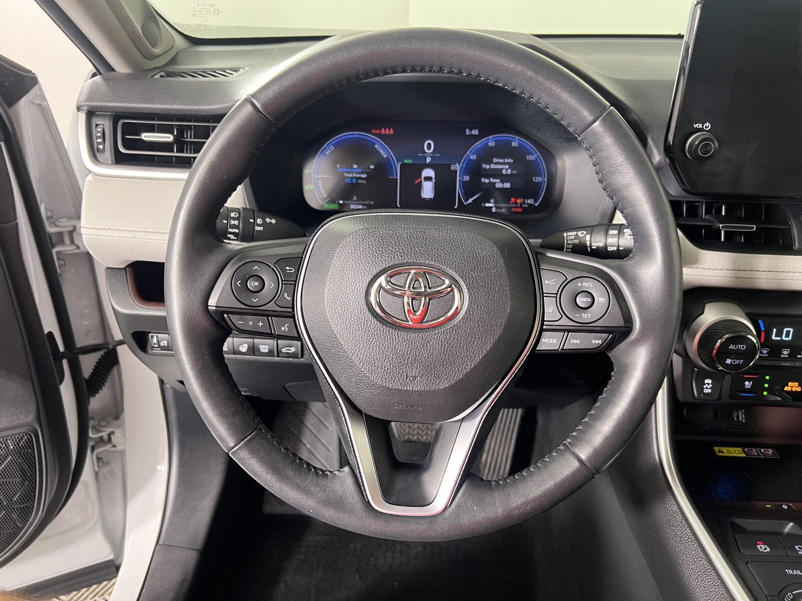 Used 2024 Wind Chill Pearl Toyota Limited image 18