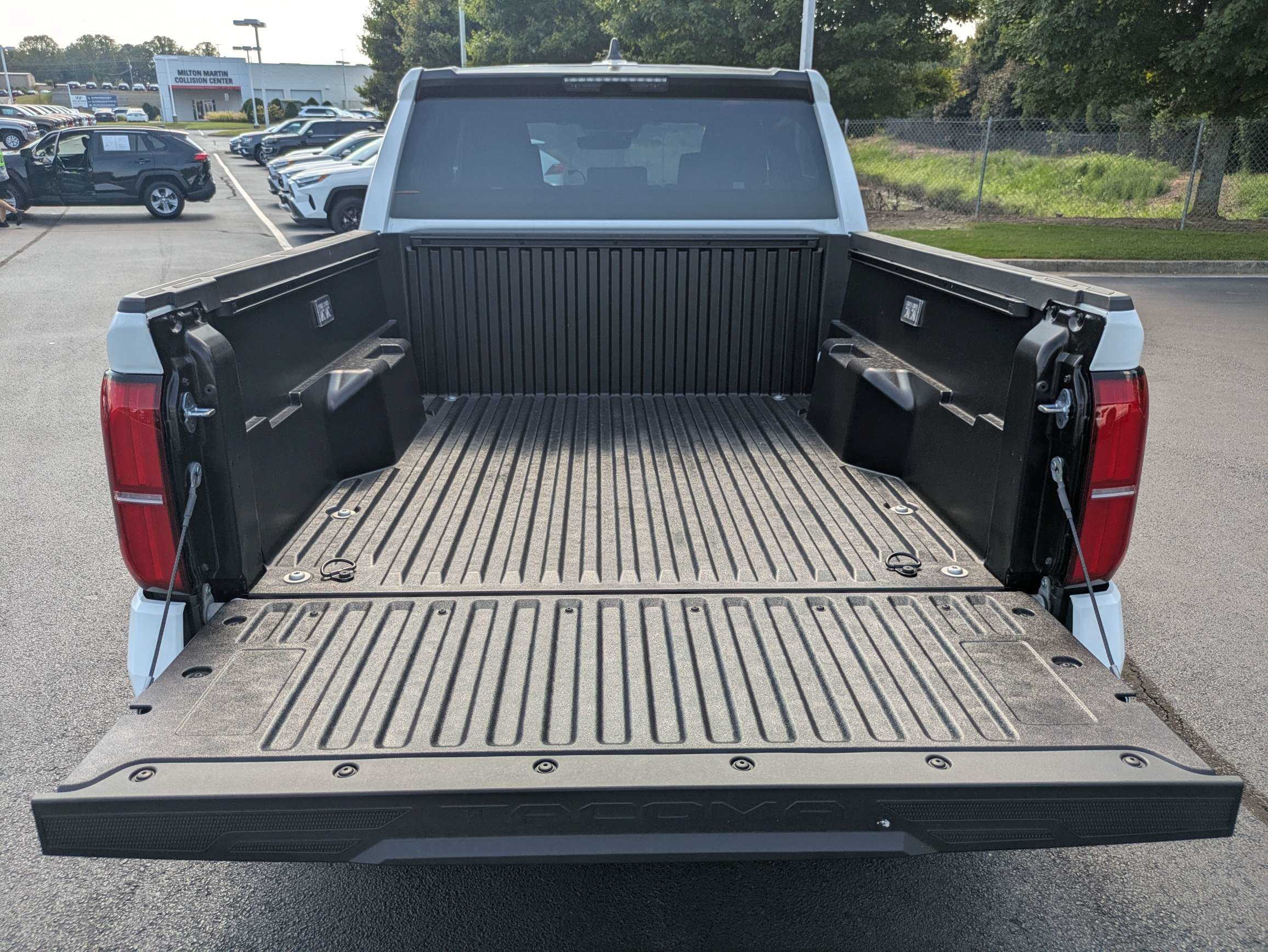 2026 Toyota Tacoma SR5 - Photo 14