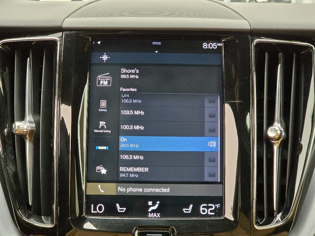 Used 2019 Onyx Black Metallic Volvo T6 Momentum image 10