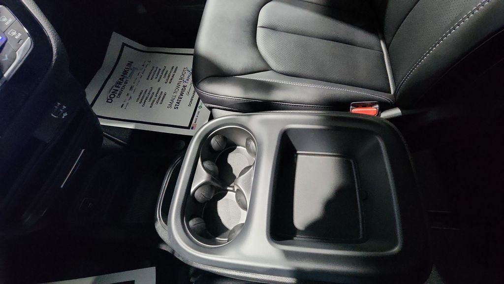 2026 Chrysler Pacifica Select - Photo 24