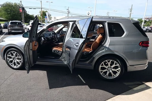 Used 2024 Gray BMW xDrive40i image 39