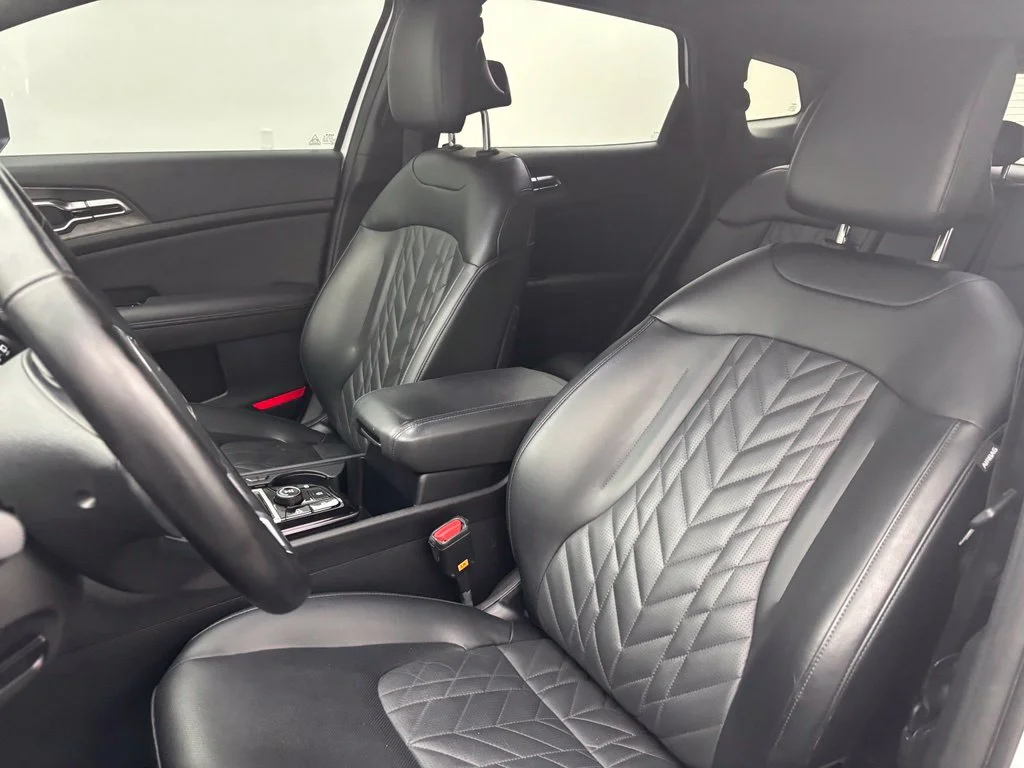Used 2023 White Kia X-Pro Prestige image 24