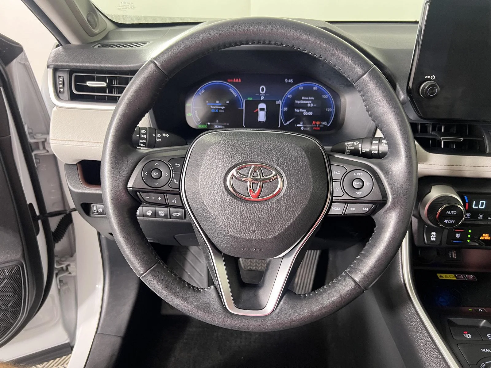 Used 2024 Wind Chill Pearl Toyota Limited image 18