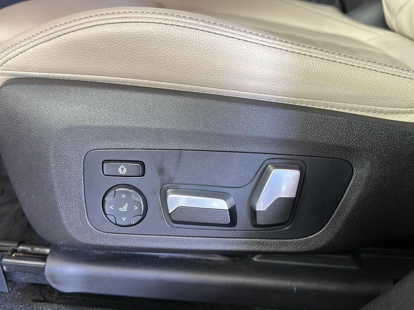 Used 2021 Dark Graphite Metallic BMW xDrive30i image 13