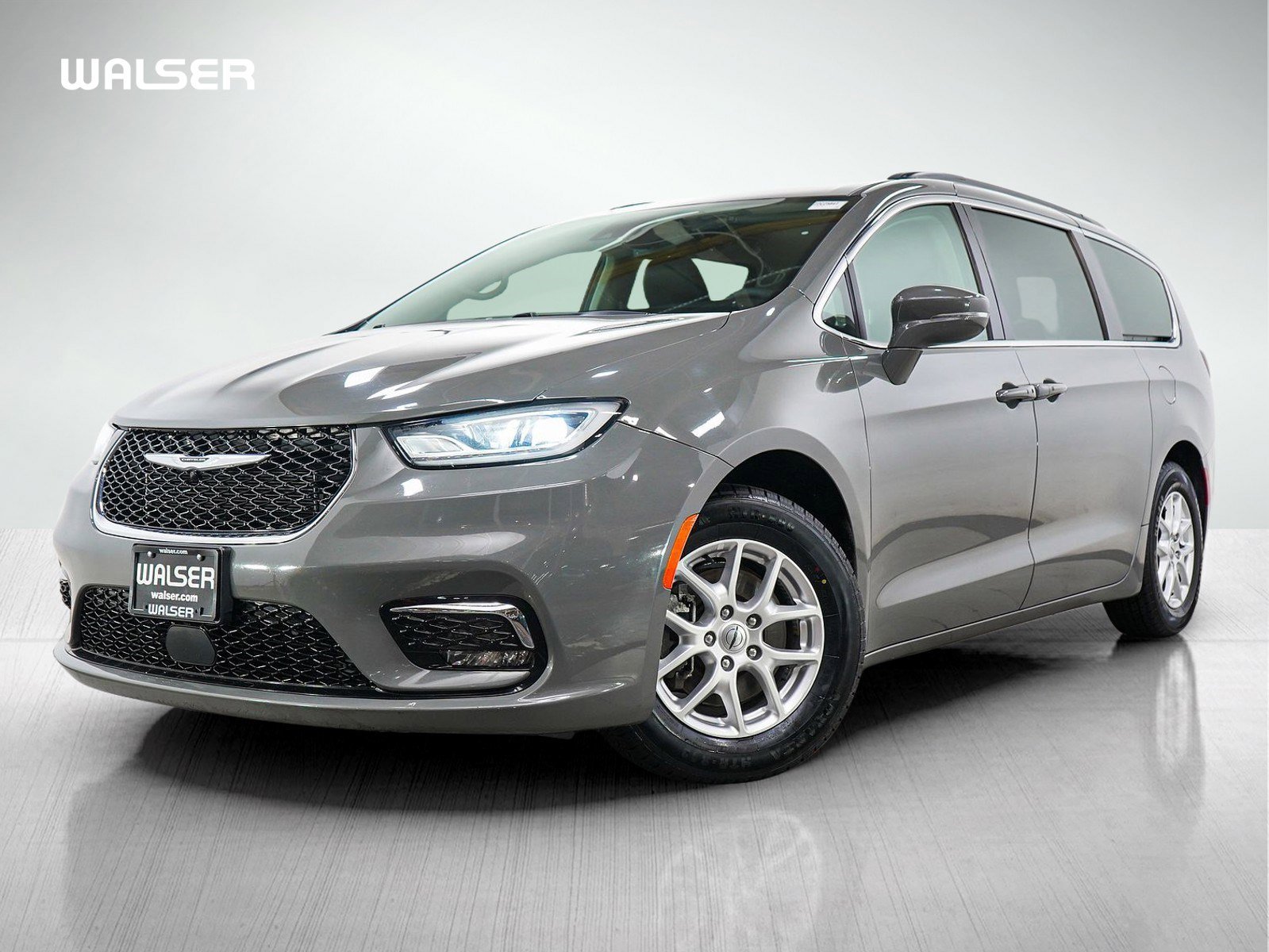 2022 Chrysler Pacifica Touring L's photo