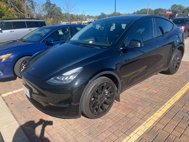 Used 2023 Tesla Model Y Long Range with VIN 7SAYGDEE8PA136320 for sale in Libertyville, IL