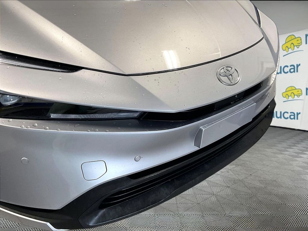 Used 2025  Toyota LE image 30