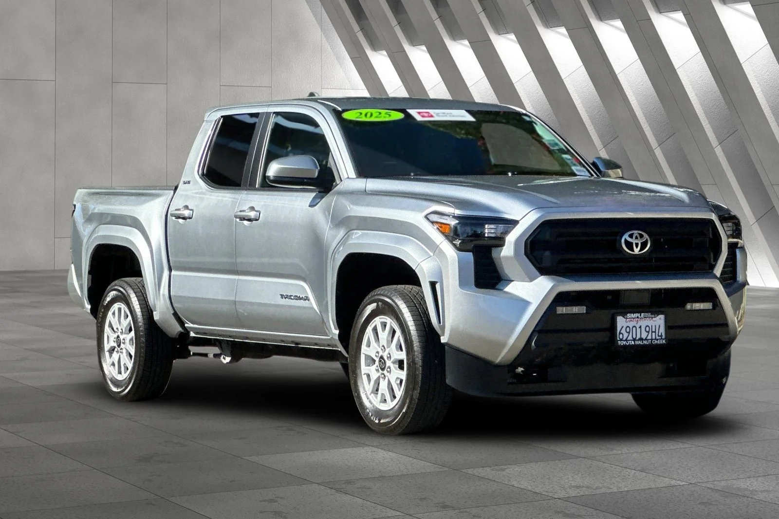 2025 Toyota Tacoma SR5 - Photo 14