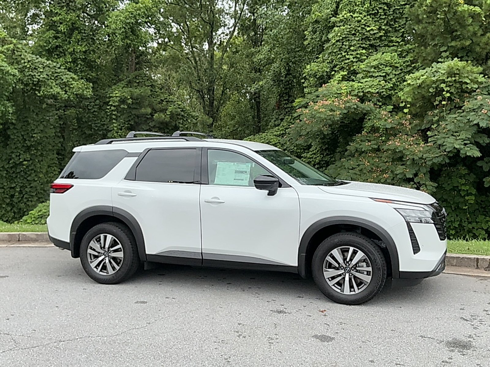 New 2026 Everest White Pearl Tricoat Nissan SL image 1