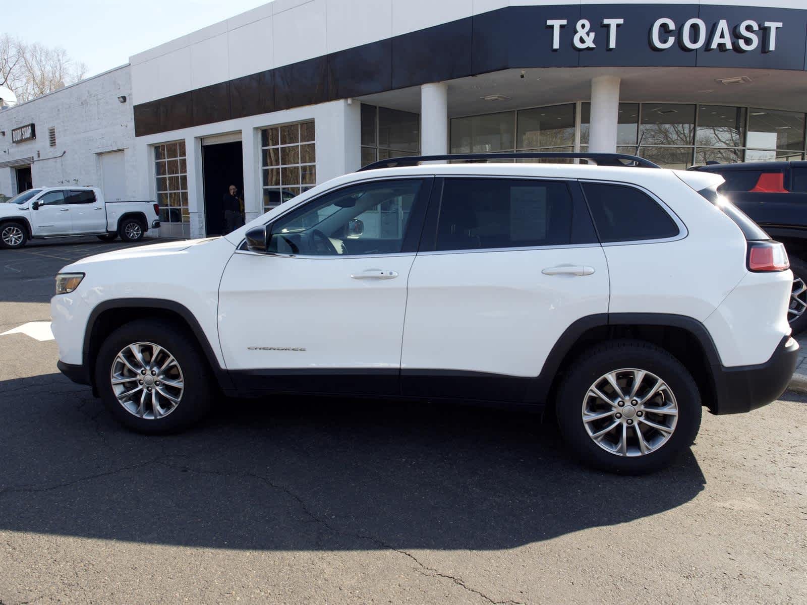 Used 2022 White Jeep Latitude Lux 4x4 image 4