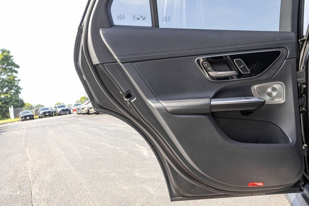 Used 2024  Mercedes-Benz GLC 300 image 30