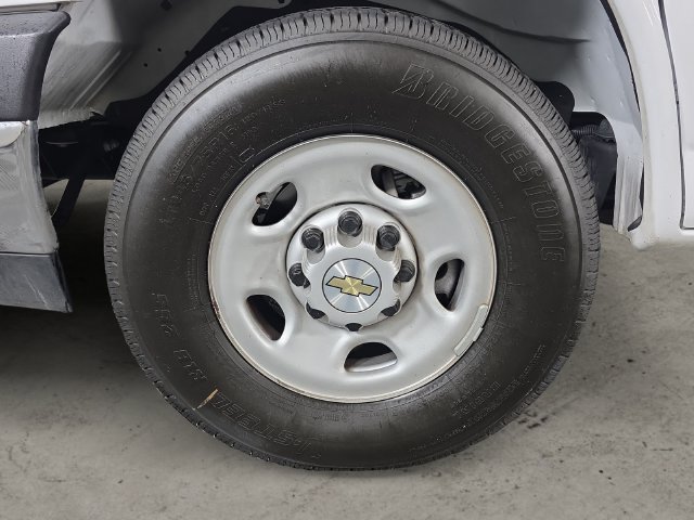 Used 2025 Summit White Chevrolet WT image 9