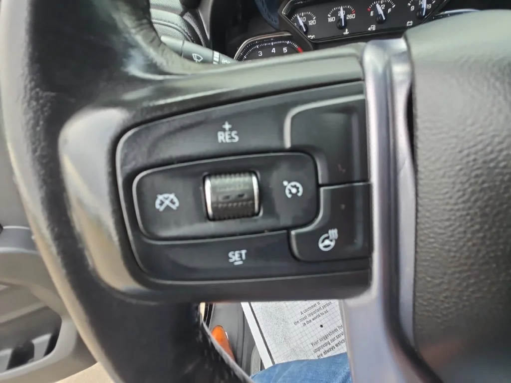 Used 2019 Onyx Black GMC SLE image 26