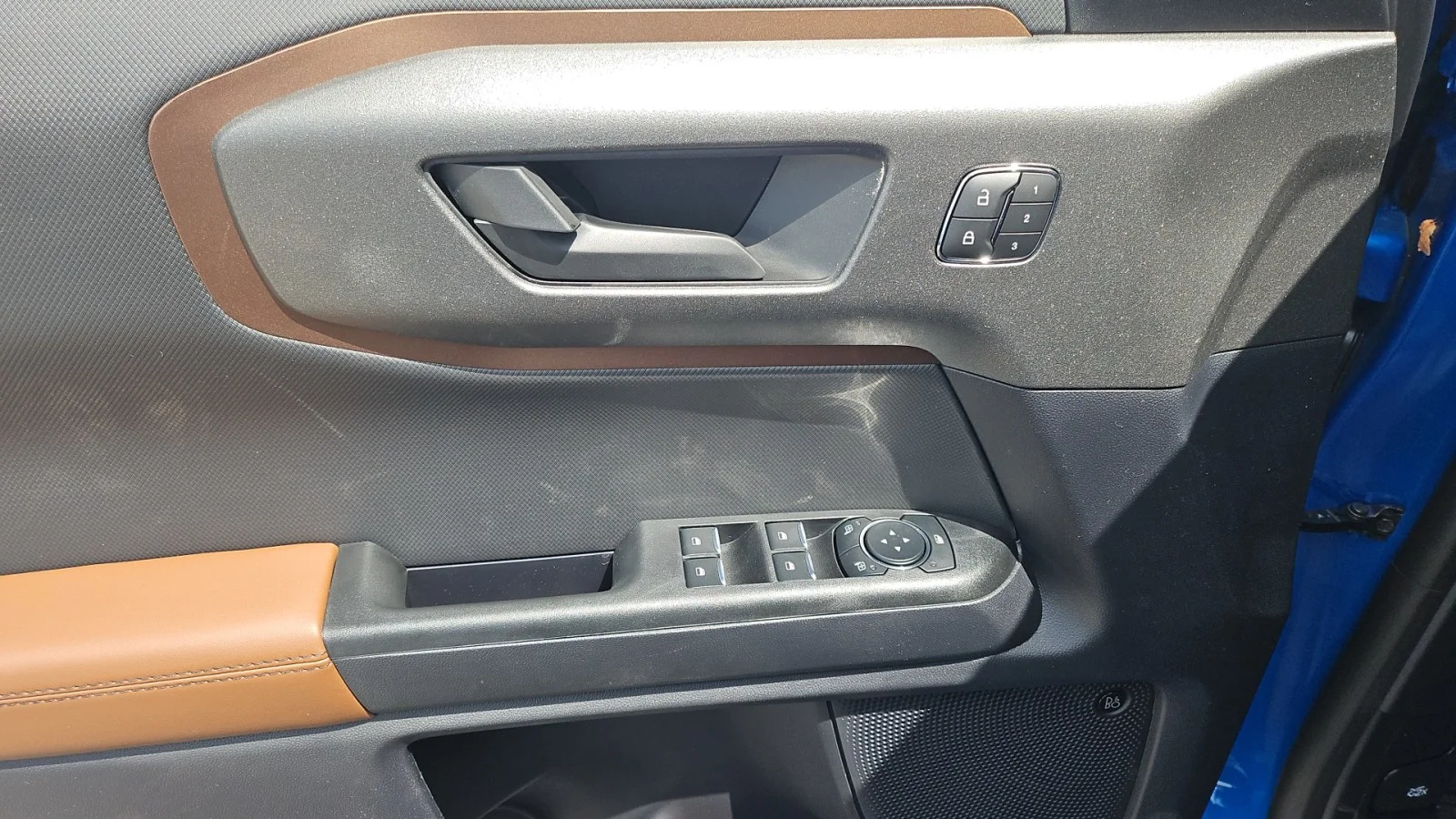 New 2026 Velocity Blue Metallic Ford Outer Banks 4WD image 6