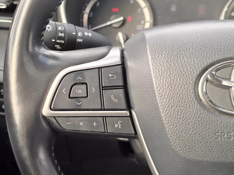 Used 2022 Black Toyota Platinum image 34
