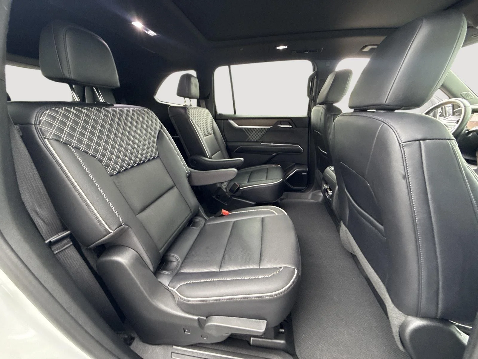 Used 2024 Summit White GMC Denali image 5