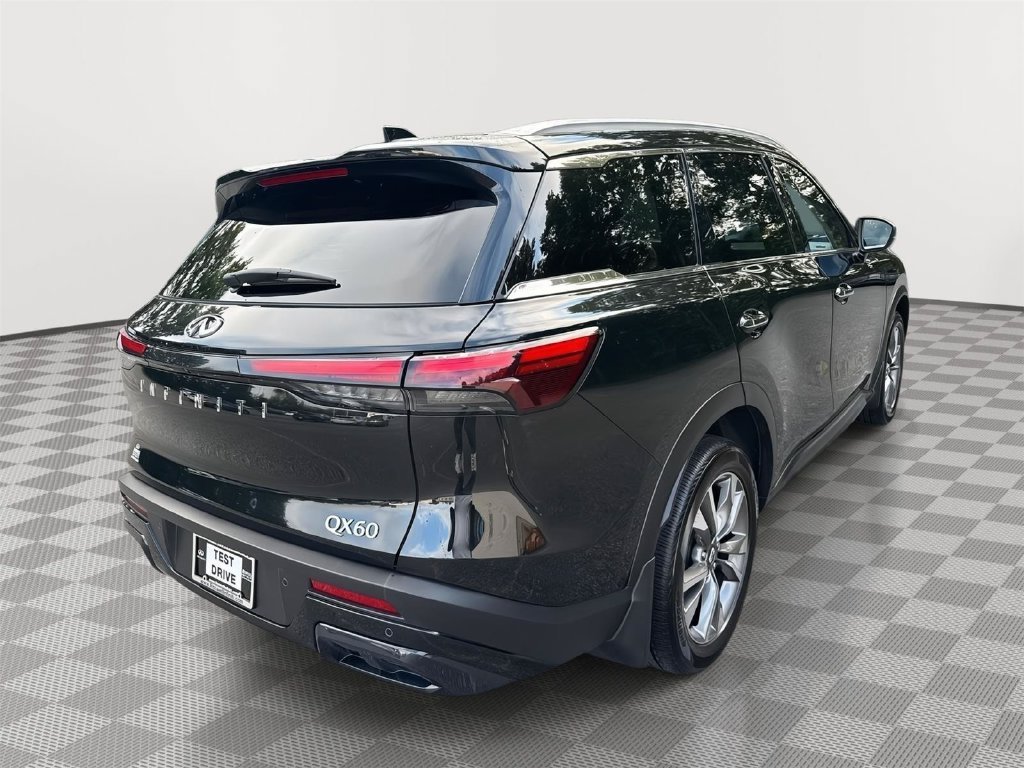 Used 2025 Black INFINITI LUXE image 6