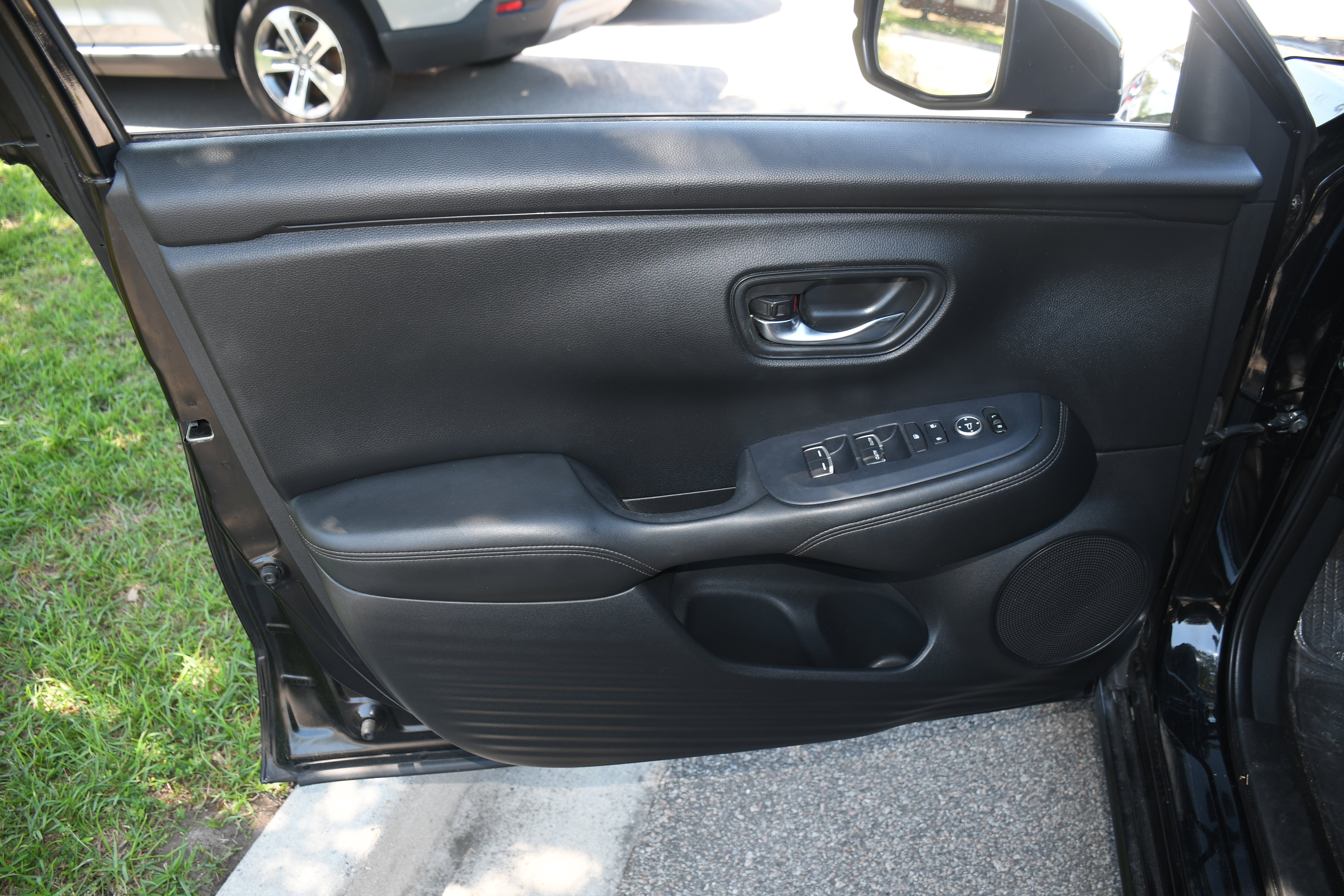 Used 2023 Black Honda EX-L image 9