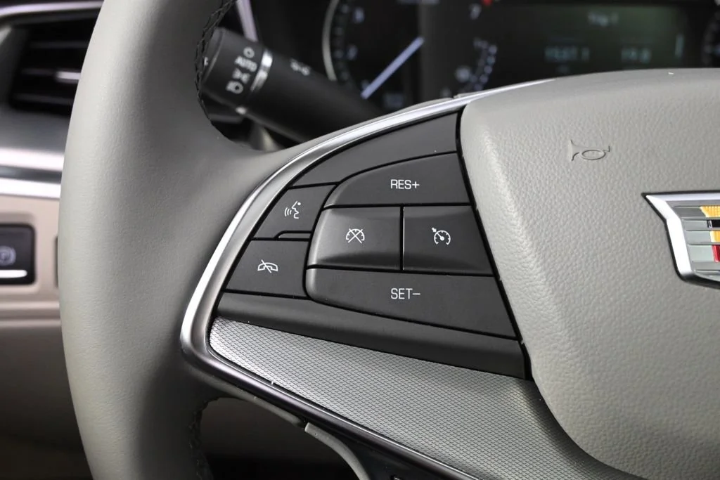 New 2025 Crystal White Tricoat Cadillac Premium Luxury image 33