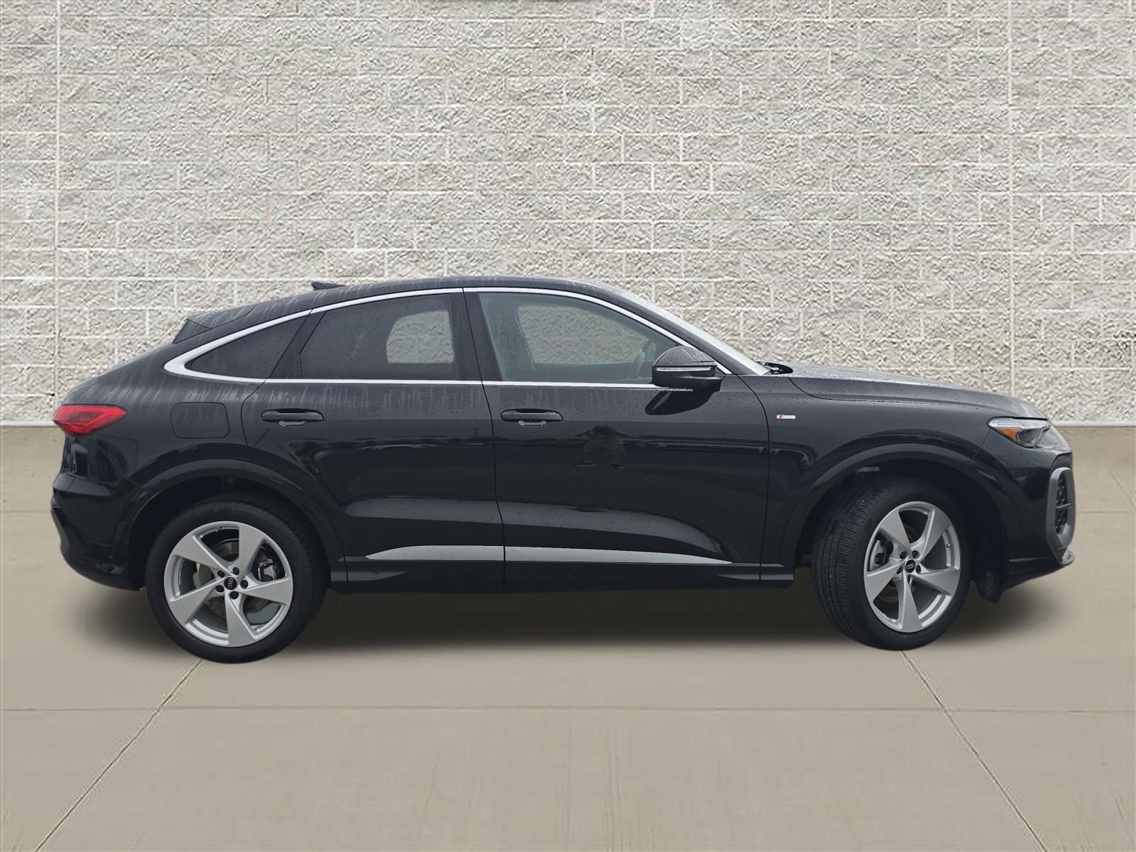 Used 2025 Mythos Black Metallic Audi Premium Plus image 8