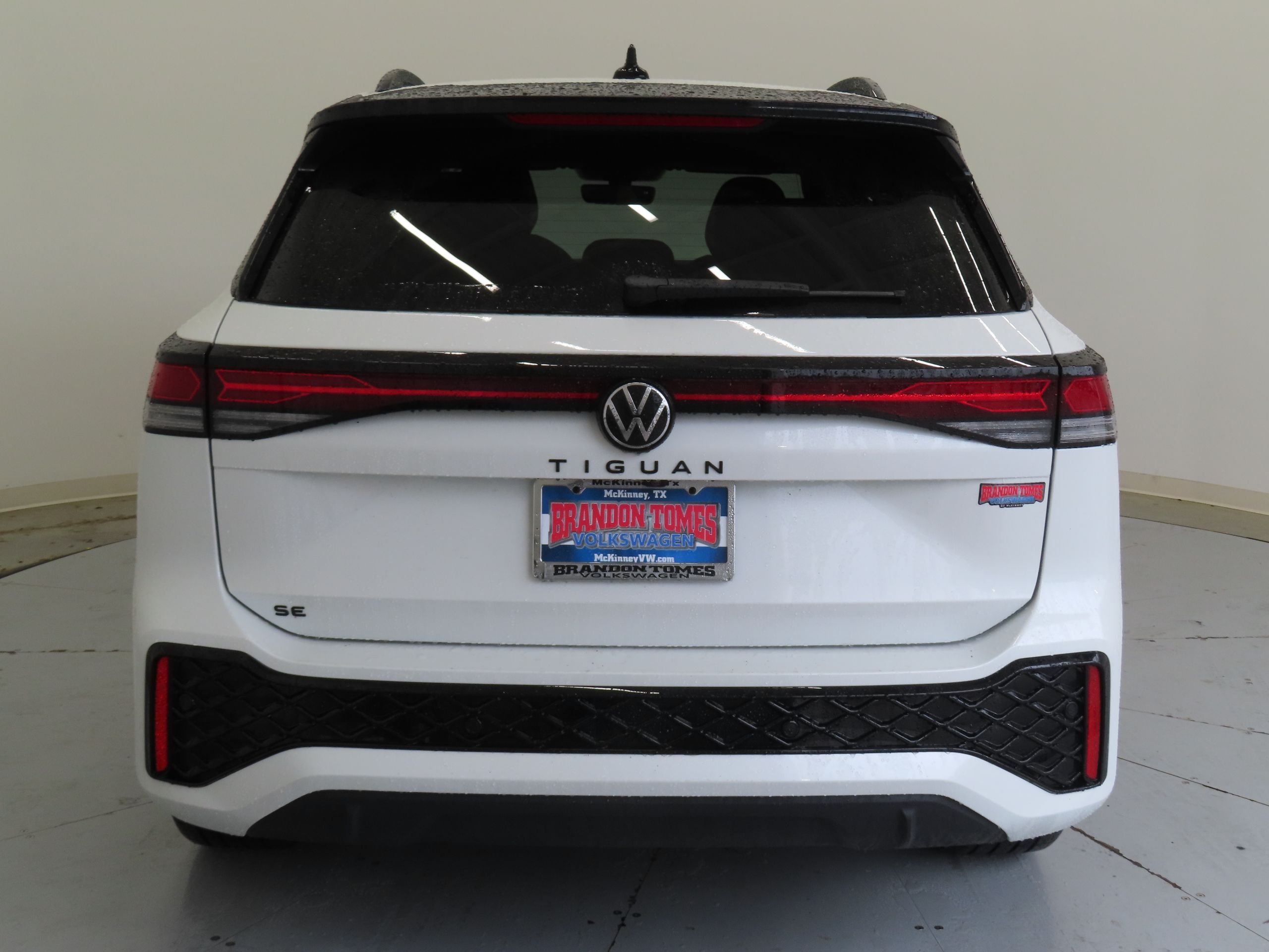 New 2026 White Volkswagen 2.0T SE R-Line Black image 4