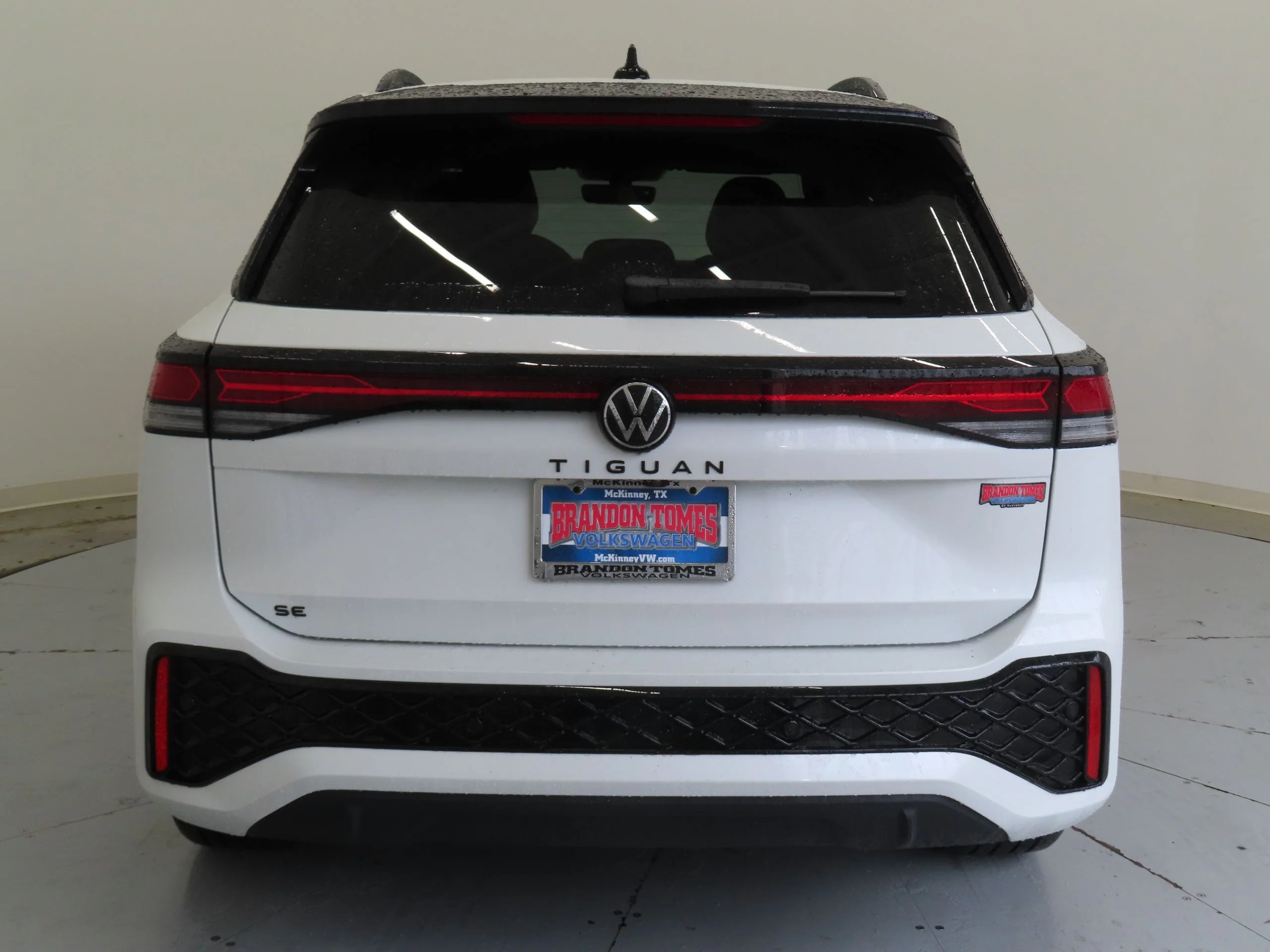New 2026 White Volkswagen 2.0T SE R-Line Black image 4