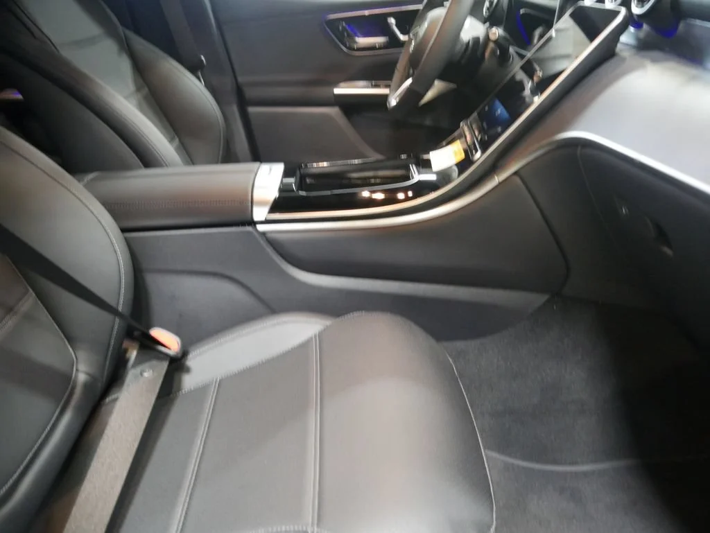 New 2026 Black Mercedes-Benz GLC 300 image 28