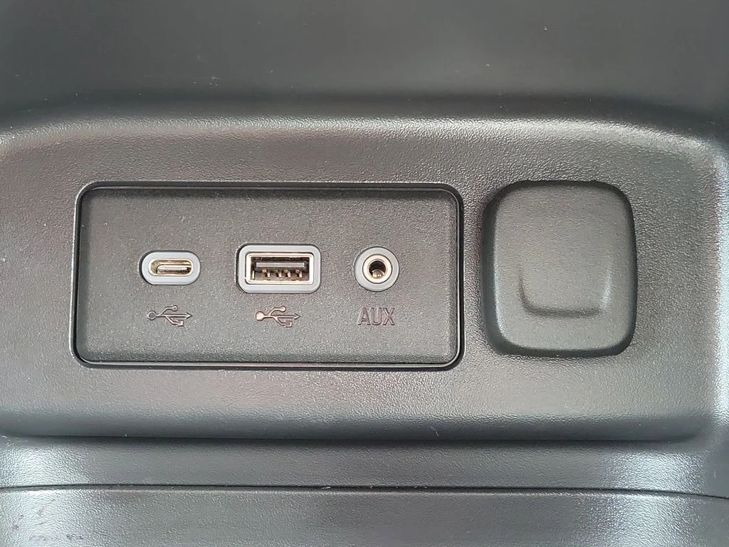 Used 2022 White Chevrolet LT image 28