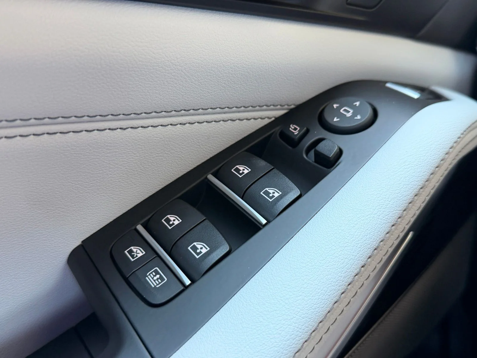 New 2027 Mineral White Metallic BMW xDrive40i image 24