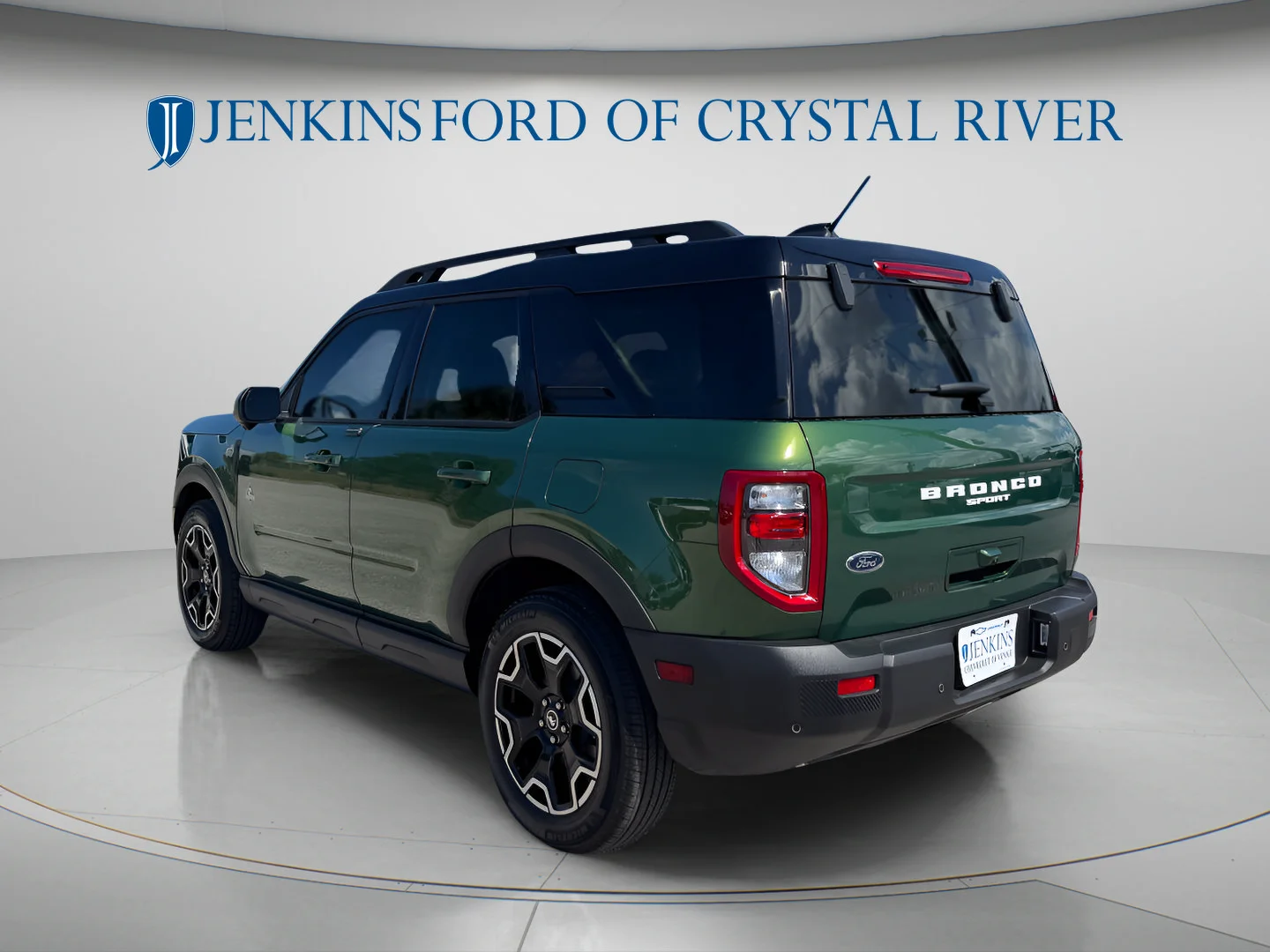 Used 2025 Eruption Green Metallic Ford Outer Banks image 6