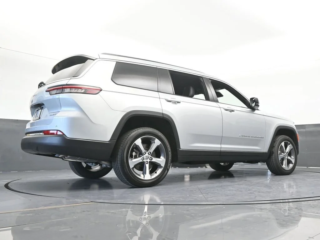 Used 2025 Silver Jeep Limited image 62