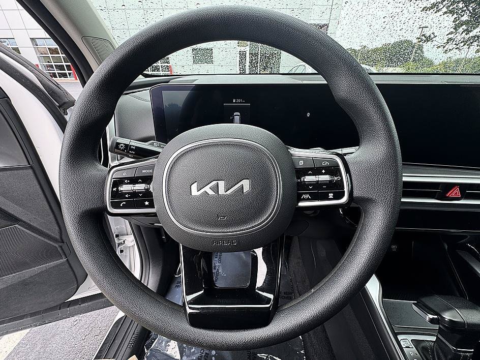 Used 2025 Glacial White Pearl Kia LX image 13
