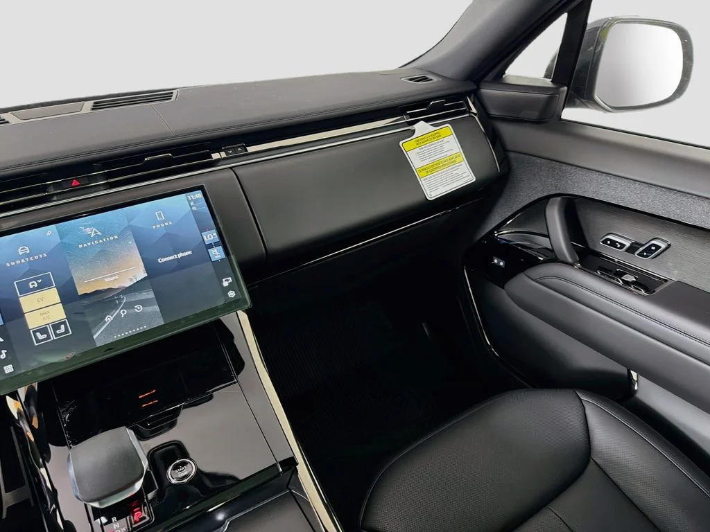 New 2026 Santorini Black Land Rover Dynamic SE image 25