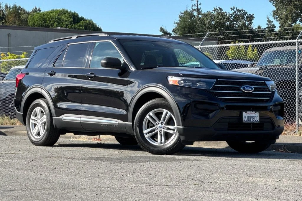 Used 2023 Black Ford XLT image 2