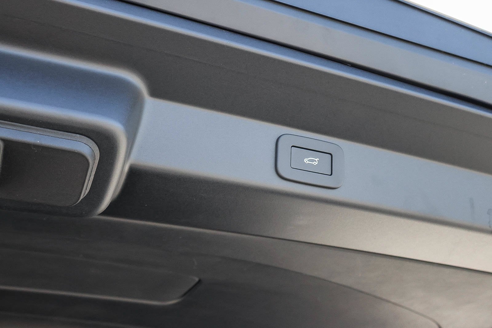 New 2026 Fuji White Land Rover Dynamic SE image 28