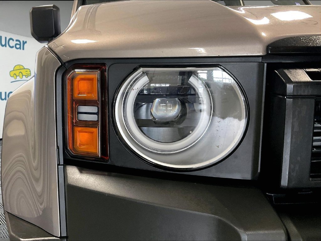 Used 2025  Toyota 1958 image 33