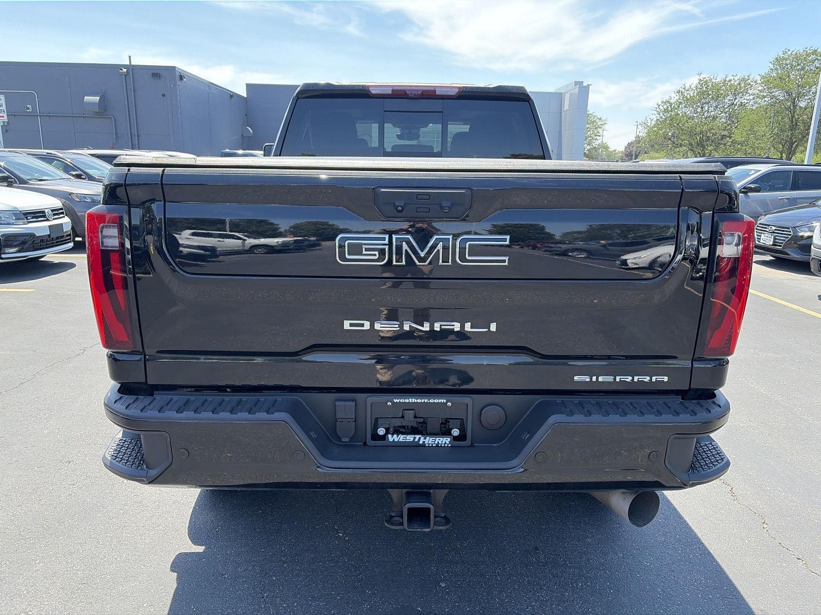 Used 2025 Onyx Black GMC Denali image 6