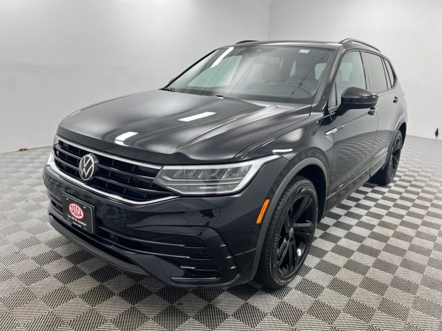 Used 2024 Black Volkswagen 2.0T SE R-Line Black image 2