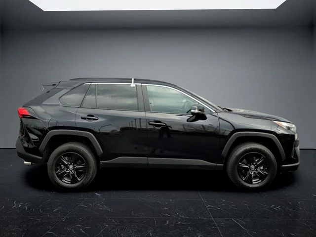 2024 Toyota RAV4 XLE - Photo 2